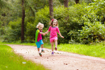 Fototapeta premium Kids play in autumn park