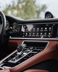 Luksusowe auto wnętrze  © Kuba