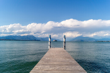 Fototapeta premium paesaggi estivi molo lago di Garda