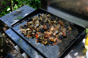 Assortiment de fruits de mer cuits à la plancha