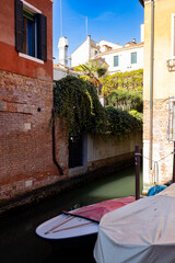 Bateau et canal à Venise