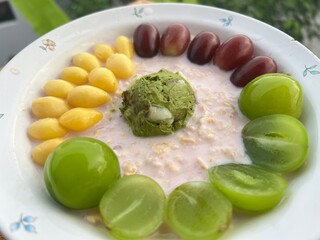 Green tea overnite oat meal with Red bean green tea Greek yogurt with ginko and grapes