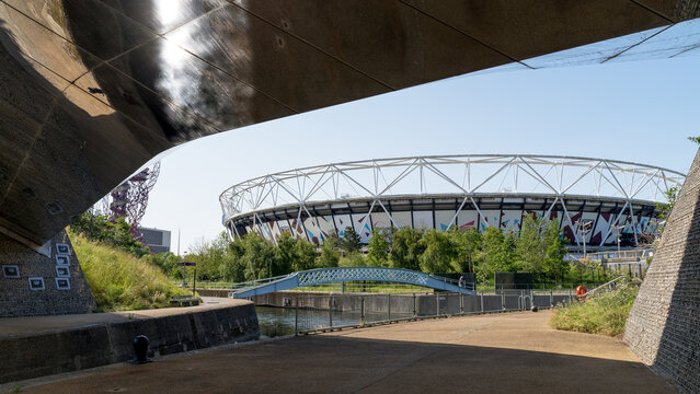 The Queen Elizabeth Olympic Park on a sunny day with the West Hams London Stadium in the distance. London - 4th June 2023