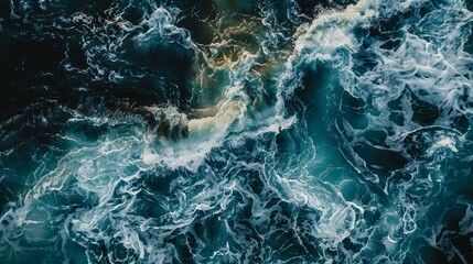 Obraz premium Waves crashing energetically against rocky shore during a storm at dusk