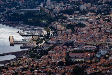 Ilha da Madeira e a cidade do funchal no atlântico