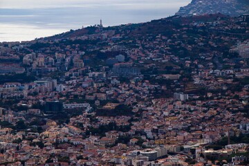 Fototapeta premium Ilha da Madeira e a cidade do funchal no atlântico