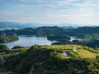 Obraz premium view of landscape of hangzhou qiandao lake