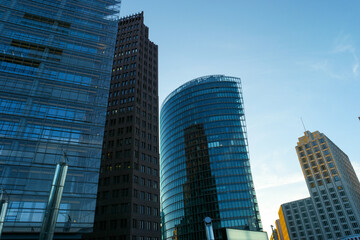 Fototapeta premium Potsdamer Plaza en Berlin. Vista de rascacielos.