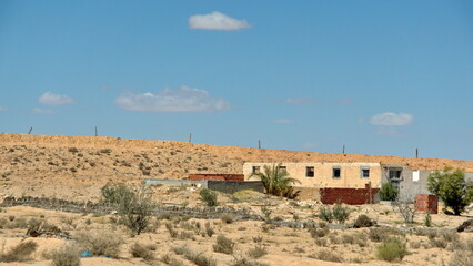 Obraz premium Building on the road to Douz, Tunisia