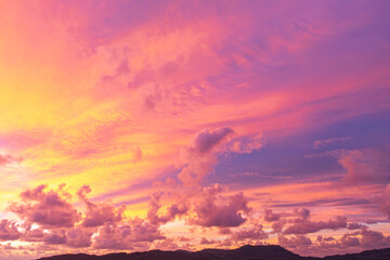 Obraz premium .The sky is painted with hues of deep orange, red, and pink, gradually blending into shades of purple and blue. The clouds reflect these vibrant colors, creating a breathtaking and serene landscape.