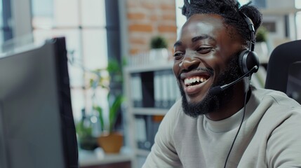 Obraz premium Consultant in computer, e-commerce, and customer service. Internet adviser, virtual agent, or African person communicating, helping, online FAQ