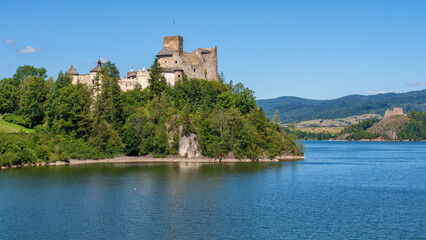 Naklejka premium Panoramic view of picturesque Niedzica Castle and Czorsztyn Castle ruins in the background, Poland, Europe