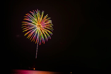 虹色の打ち上げ花火