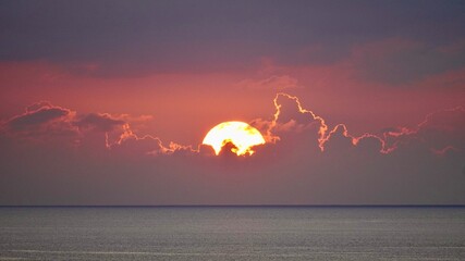 沖縄県慶良間諸島阿嘉島の新城展望台から見た夕焼け