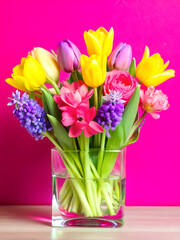 Obraz premium beautiful flowers bouquet in a glass or ceramic vase for wallpaper