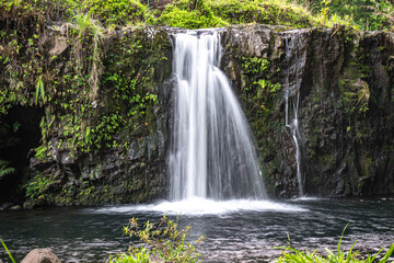 Fototapeta premium Road to Hana Waterfall Serenity