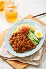 ジャージャー麺