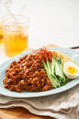 ジャージャー麺