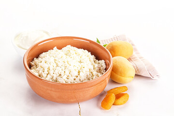 Cottage cheese with apricot and cream