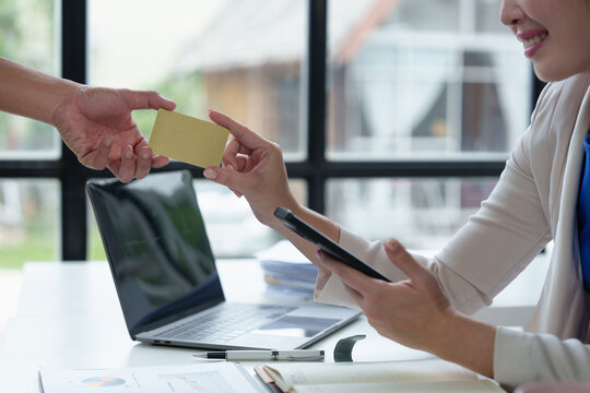 Businesswoman, company employee presents the form of credit limit, benefits, how to use the card, coverage amount, insurance, interest rate for the customer to choose. Payment. Loan concept.