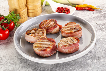 Grilled pork tenderloin with bacon