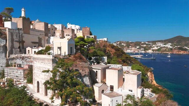 Il caratteristico cimitero dell'Isola di Ponza a strapiombo sul mare. Italia, Mediterraneo. 
Ripresa Aerea con drone dei loculi e delle cappelle cimiteriali di Ponza.