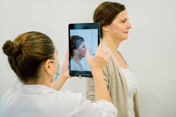 Esthetic consultation using tablet for facial analysis