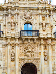 Obraz premium The main entrance of San Marcos Monastery in Leon, Spain, showcasing detailed stone carvings and a Santiago statue above the main door. Leon, Castilla y Leon, Spain.