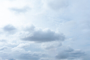 Fototapeta premium A serene blue sky dotted with fluffy white clouds