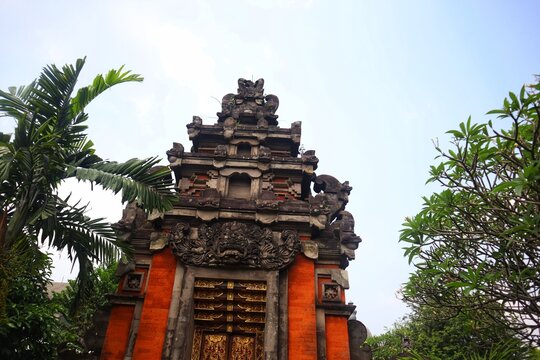 Top of the Kori Agung (Paduraksa roofed architectural style) against the sky.