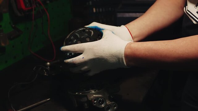 Disassembling the AC air conditioning compressor internal parts move, the piston moves