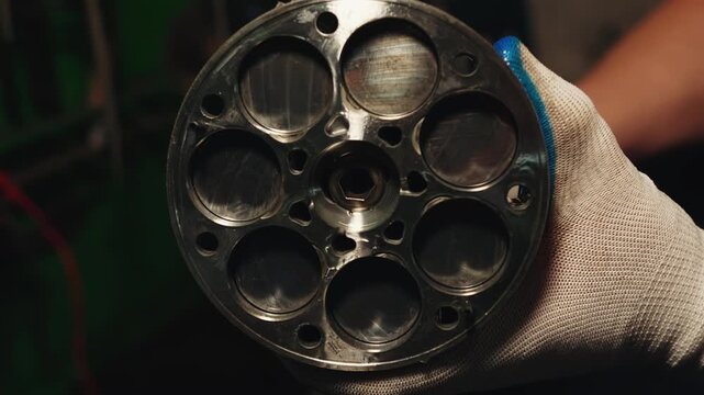 Car mechanic show the AC air conditioning compressor internal pistons moves