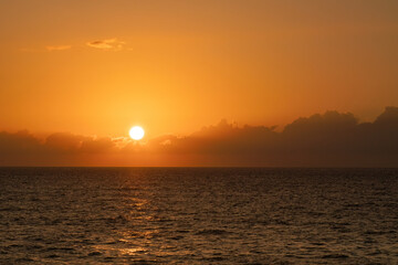 Naklejka premium 夕日と雲