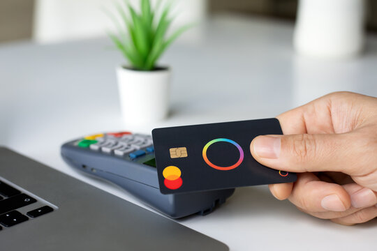 card Payoneer Mastercard Apple Macbook pay pass online POS terminal