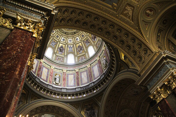 SZENT ISTV&Aacute;N BAZILIKA, BUDAPEST, HUNGARY - SEPTEMBER 06, 2014: Interior view of the St. Stephen's Basilica dome, a grand neoclassical church, famed for its stunning dome and ornate interior.
