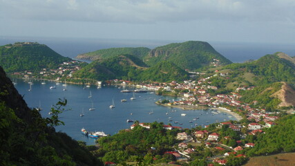 Une baie tropicale paradisiaque