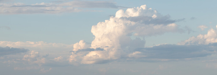 Fototapeta premium Sky replacement high cumulus clouds with sunny reflection against blue sky 4