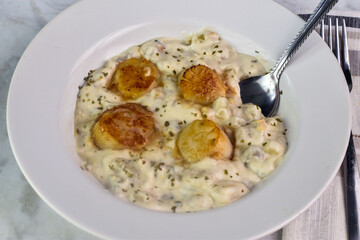 clam chowder top  scallops and parsley