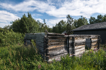 Holzh&uuml;tte im Wald in Alta, Norwegen
