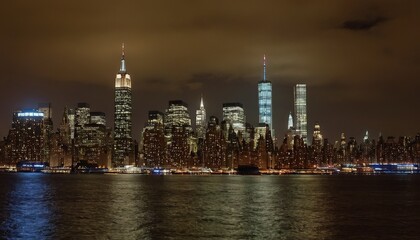 Obraz premium Lower Manhattan skyline during the blue hour with Hudson River in the foreground 10