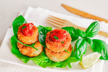 白ナスのフライ　トマトチリソースがけ