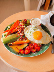 Healthy sunny side up egg and vegetables. Delicious food. Cooking recipes. Healthy recipe. Healthy meal. Bruch menu. Diet food. Healthy recipes. Easy home cooking. Breakfast dish. Diet food dish. 