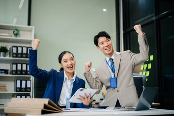 Those who work hard, win in the conference room new startup project.