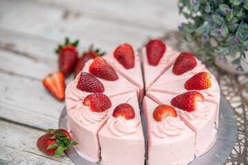 strawberry cake decorate with fresh strawberry
