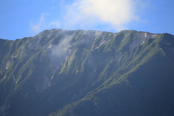 Obraz premium 山陰地方にある日本百名山でもある夏の伯耆大山
