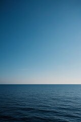 Obraz premium a boat sailing on