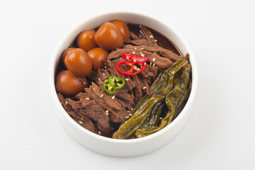  A side dish made by simmering beef in soy sauce.