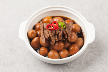  A side dish made by simmering beef in soy sauce.