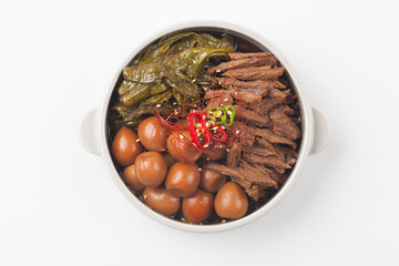  A side dish made by simmering beef in soy sauce.
