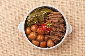  A side dish made by simmering beef in soy sauce.